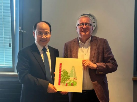 欧美同学会代表团赴英国访问取得积极成果