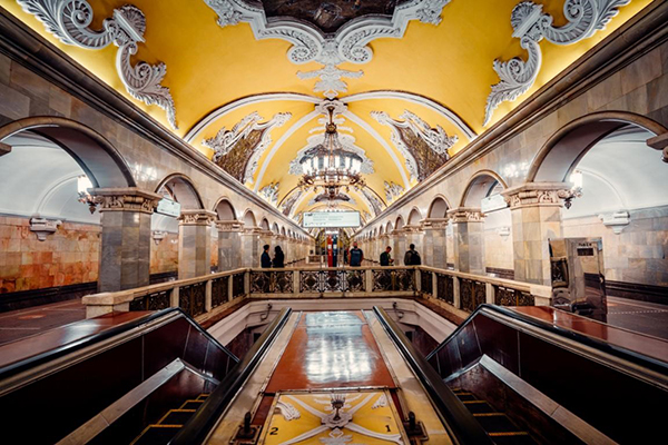 莫斯科地铁科姆索莫斯卡亚站。莫斯科市旅游委员会供图。