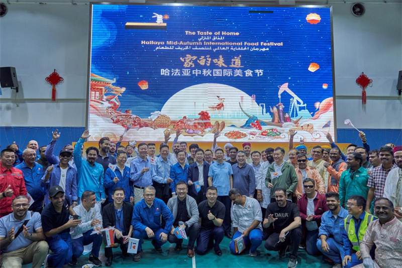 部分与会者合影。中石油（伊拉克）哈法亚公司供图
