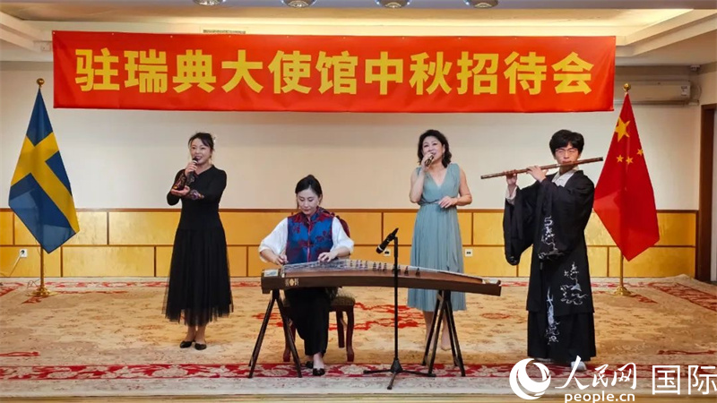 华人艺术家表演摄影。王文 摄