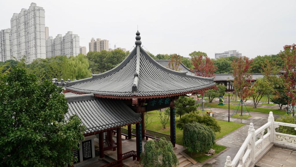近日拍摄的琵琶亭一角。新华社记者 胡晨欢 摄