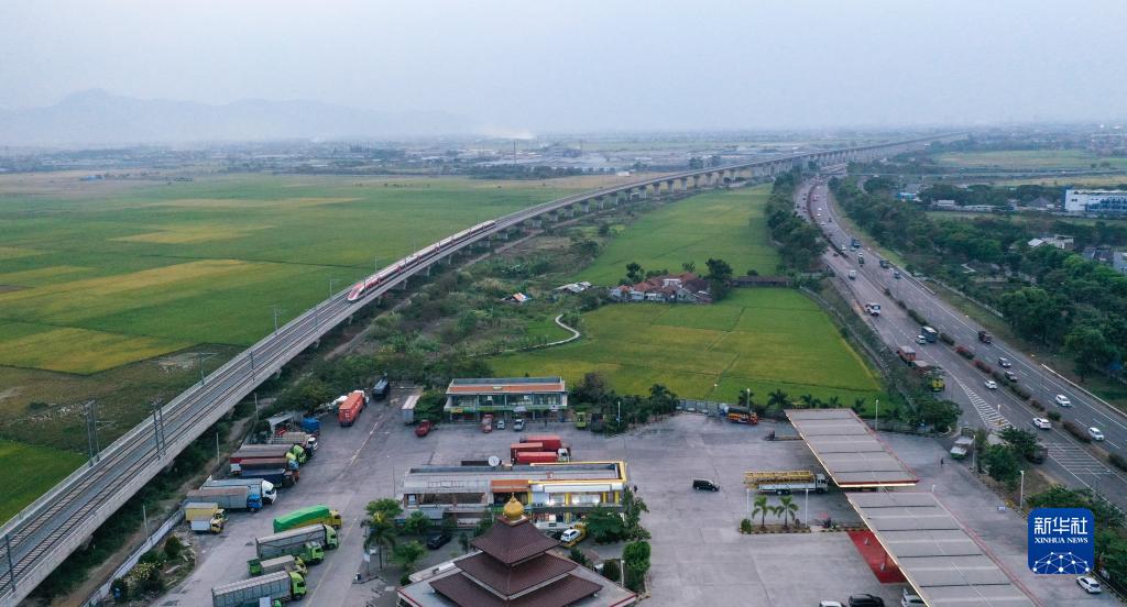 中印尼共建“一带一路”合作的“金字招牌”——记习近平主席关心推动的雅万高铁正式开通运营