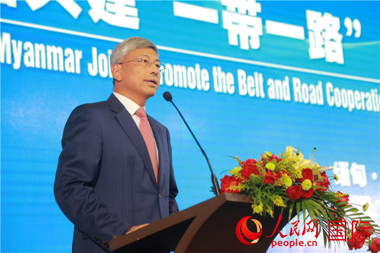 陈海大使做主旨演讲。人民网记者 谢佳君摄