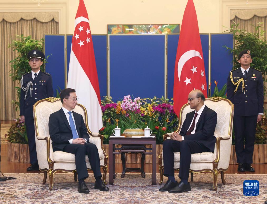 韩正会见新加坡总统尚达曼