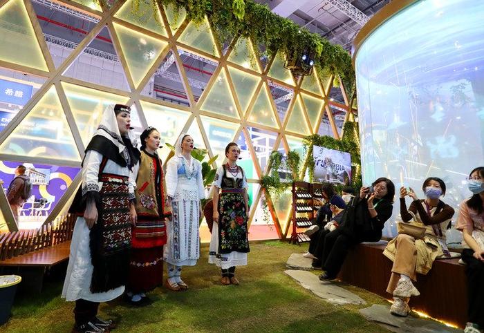 第六届进博会国家展全面恢复线下举办，洪都拉斯、塞尔维亚、越南、南非、哈萨克斯坦作为本届进博会主宾国在国家展亮相。