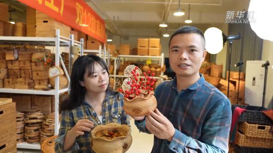 走进“电商小镇” 感受中越边贸活力