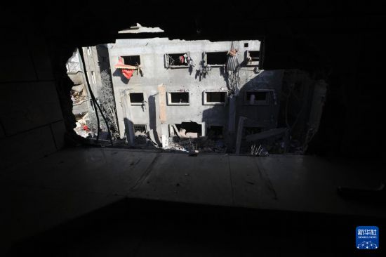 以军袭击加沙约200个目标 巴方说至少40人死亡