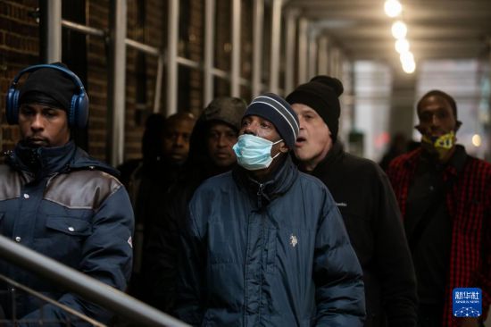 通讯：领取救济，无家可归——美国圣诞节的另一面